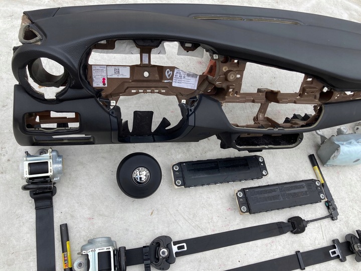 фото №6, Alfa roemo giulia панель капот консоль подушки