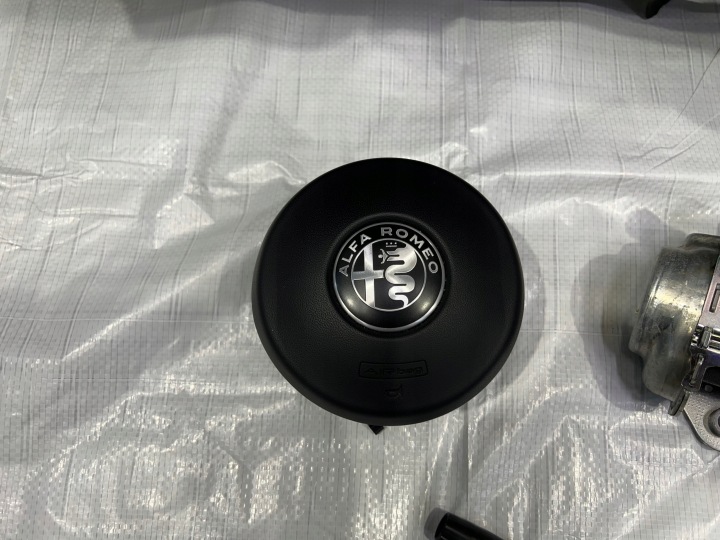 фото №4, Консоль подушки ремни alfa romeo stelvio qv