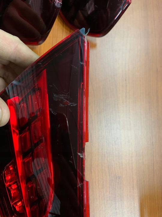 фото №8, Пошкоджені лампи mercedes w213 рестайлінг w кришка багажника l r