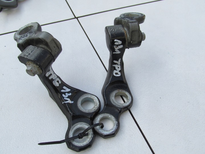 фото №5, Петля двері перед зад f8 чорний kuga mk1 2009 рік