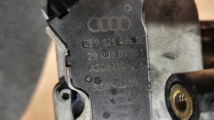 фото №4, Регулятор колектора колектор впускний  audi a4 b7 3,0tdi v6 059129086d