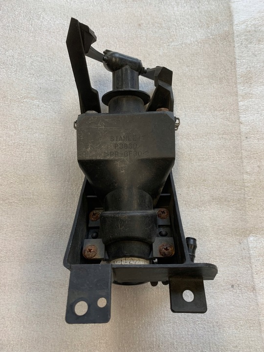 фото №1, Распылитель фара mazda3 bm левый bp4r-5182y