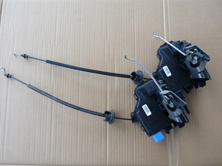 фото №1, Audi a8 d3 замок дверь левый зад 4e0839015 7 pin