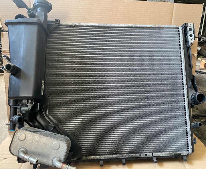 фото №10, Bmw x3 e83 радиаторов воды климат бачок бензин n52 комплект радиатор