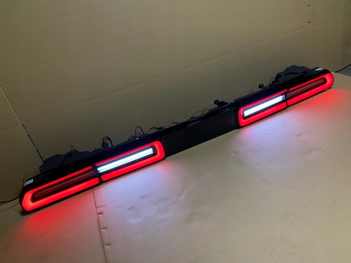 фото №7, Dodge challenger 2007-14 лампы led зад swap переделка na 2015-21 жёлтый поворот