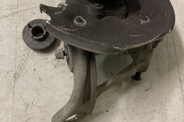 фото №6, Поворотна опора задня ліва audi a6 avant 4f5, c6 8r0505435c 3.0l дизель 2012