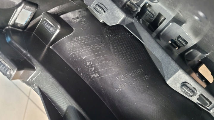 фото №14, Mercedes w206 торпедо роздавальна консоль капот a2066806705