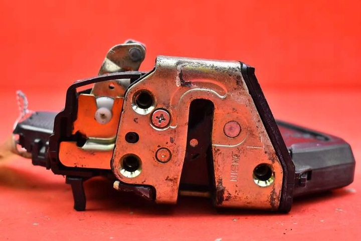 фото №5, Замок дверь левый зад задний toyota corolla verso 1 i 01-06