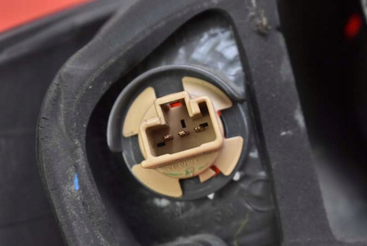 фото №8, Лампа права зад задня 220-61974 mazda 6 1 i gg універсал рестайлінг 05-07