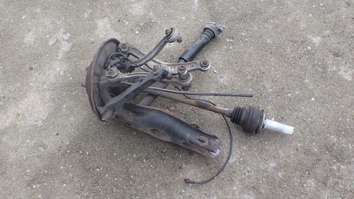 фото №14, Mercedes c w204 2.2cdi sedan права поворотна опора зад