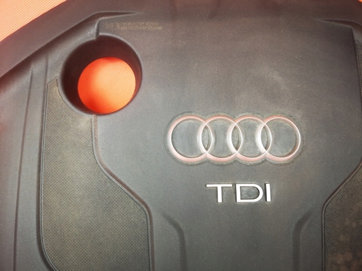 фото №7, Audi a5 8t 2.0 tdi верхня кришка двигуна (декоративна кришка) 20km