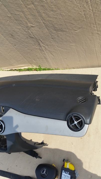 фото №12, Mercedes b-klasa w246 панель консоль подушки ремені 11-14