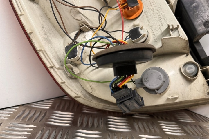 фото №16, Лампа правая задняя skoda superb ii 3t4 3t9945096 2.0l дизель 125kw 2012