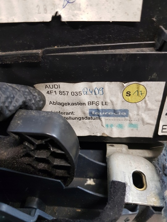 фото №8, Audi a6 c6 бардачок пассажира 4f1857035 + чейнджер