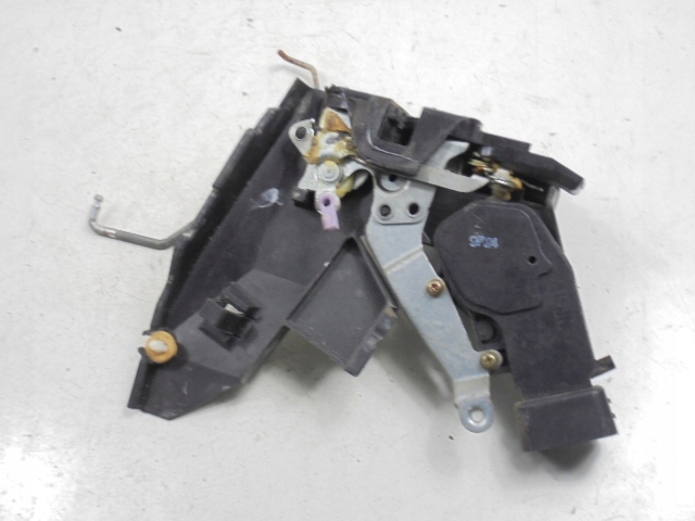 фото №1, Toyota corolla 8 e11 99-02 замок дверь перед правый 4 контакты 3d