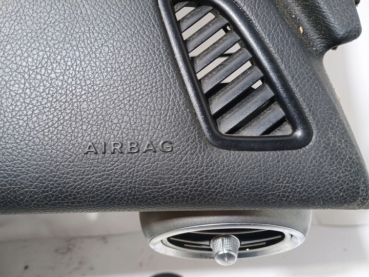 фото №6, Mercedes w205 w 205 передний рестайлинг beż dół панель консоль подушка безопасности ремни оригинал