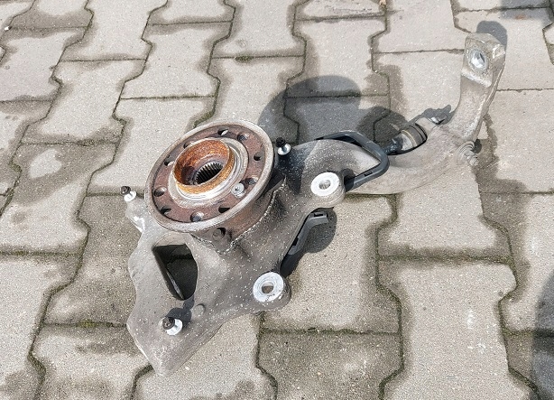 фото №1, Mercedes w213 поворотный кулак ступица левая перед 4-matic