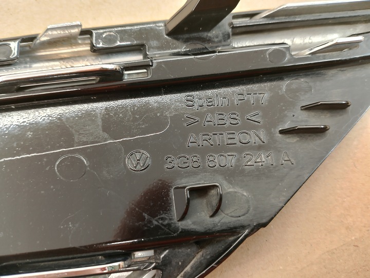 фото №8, Vw arteon r-line рестайлинг заглушка фаркоп бампера перед hak оригинал
