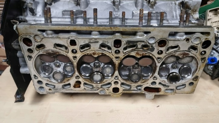 фото №6, Головка ліва audi a8 d3 3,7 4,2 бензин 077103373n