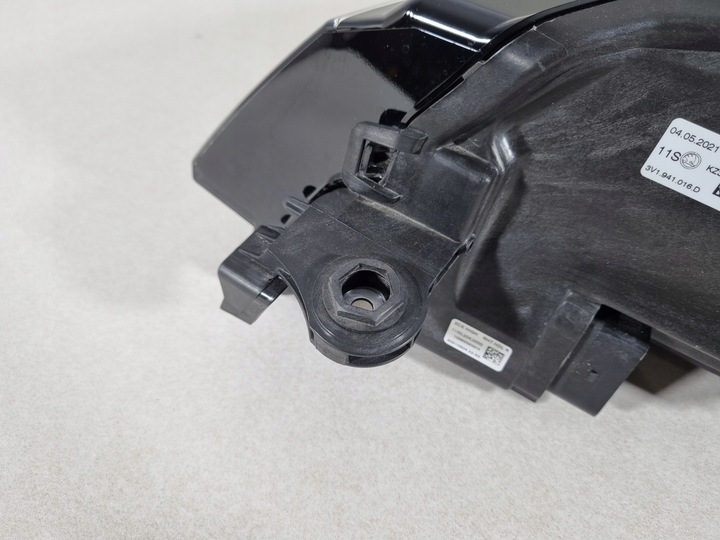 фото №12, Skoda superb iii 3 рестайлінг 3v1 лампа права повний led