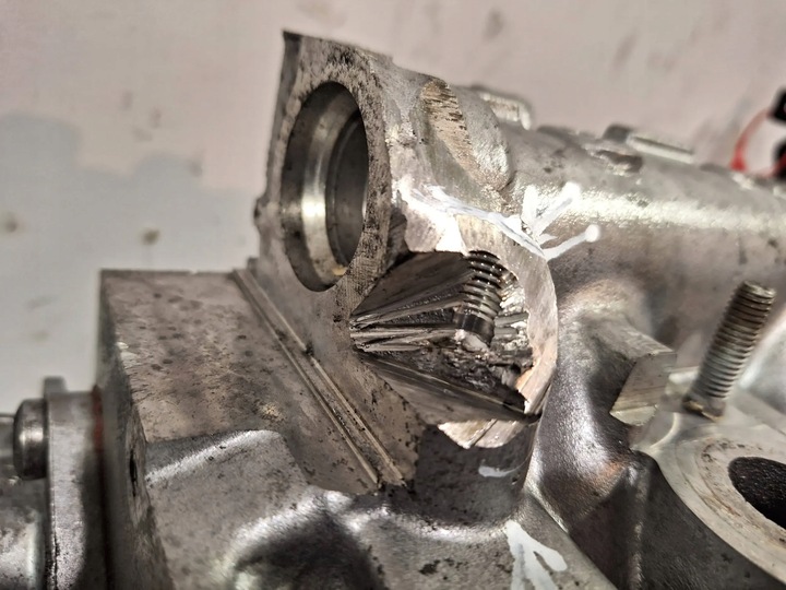 фото №9, Головка двигуна 110421067r renault kangoo ii 1.5 dci 08-12