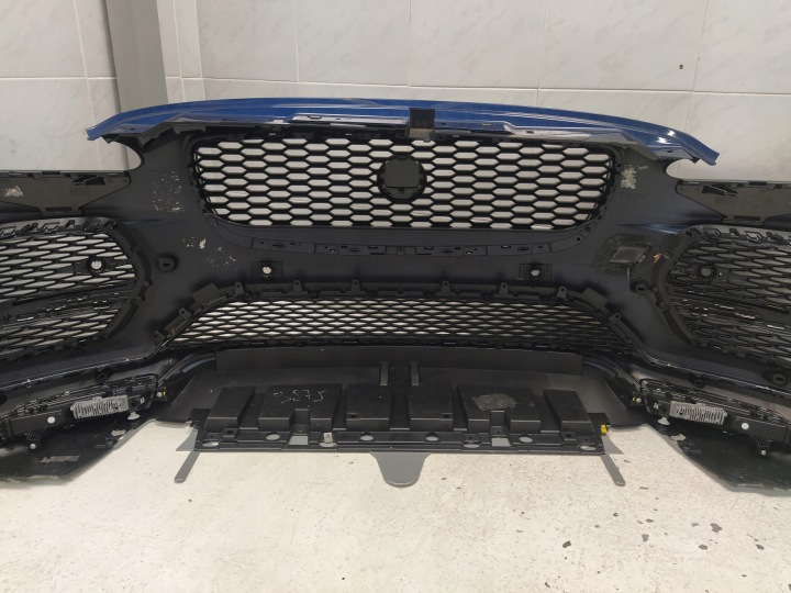 фото №13, Jaguar e-pace x540 рестайлинг бампер перед передний 4xpdc противотуманка решётка значок