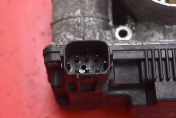 фото №8, Дроссельная заслонка rme50-01 nissan almera tino 1.8 16v 114 km рестайлинг 03-06