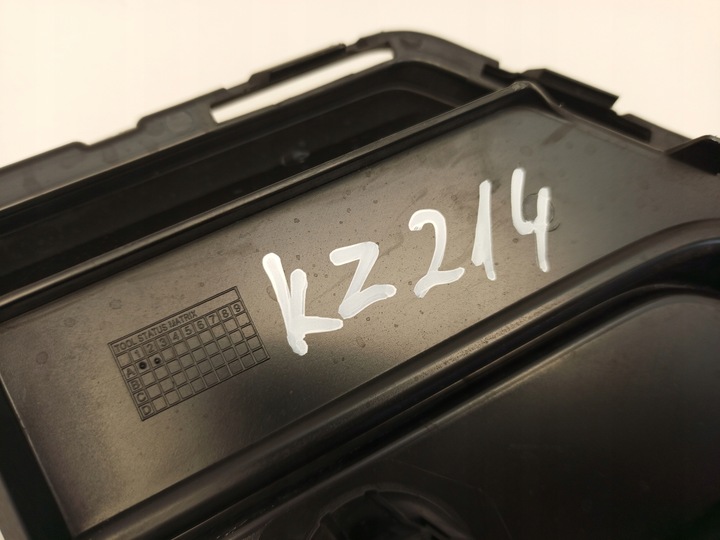 фото №15, Volvo xc40 recharge рестайлінг 2022- решітка середня бампера перед 32136098