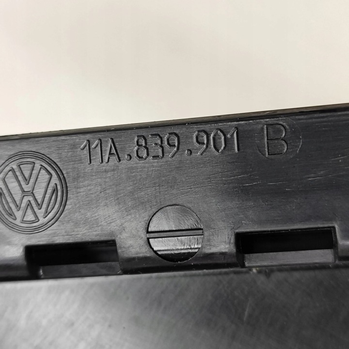 фото №6, Volkswagen id.4 2022 ліва сторона молдинг / ущільнювач скла двері задніх