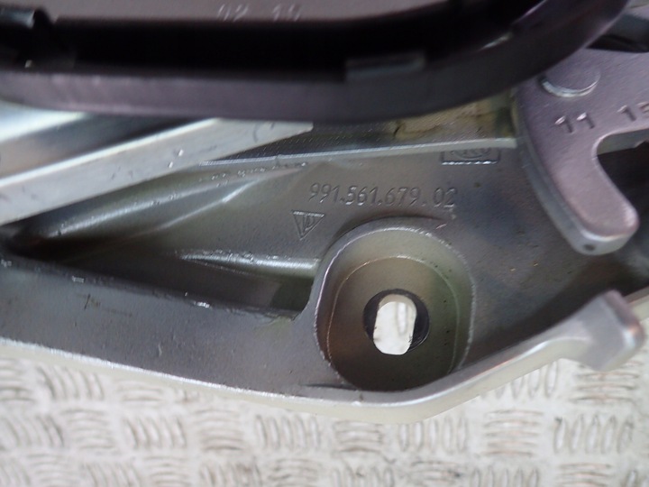 фото №4, Porsche 991 911 петля крышки задней 99156167902