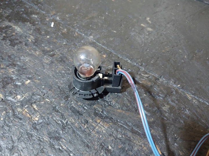 фото №8, Держатель вкладка лампочки зад audi a6 c4 4a универсал 32cp