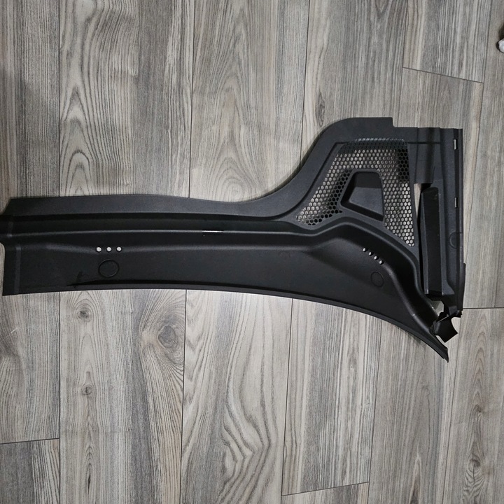 фото №2, Панель под лобовым стеклом audi a1 82b819404c 82c 819404c правые перед