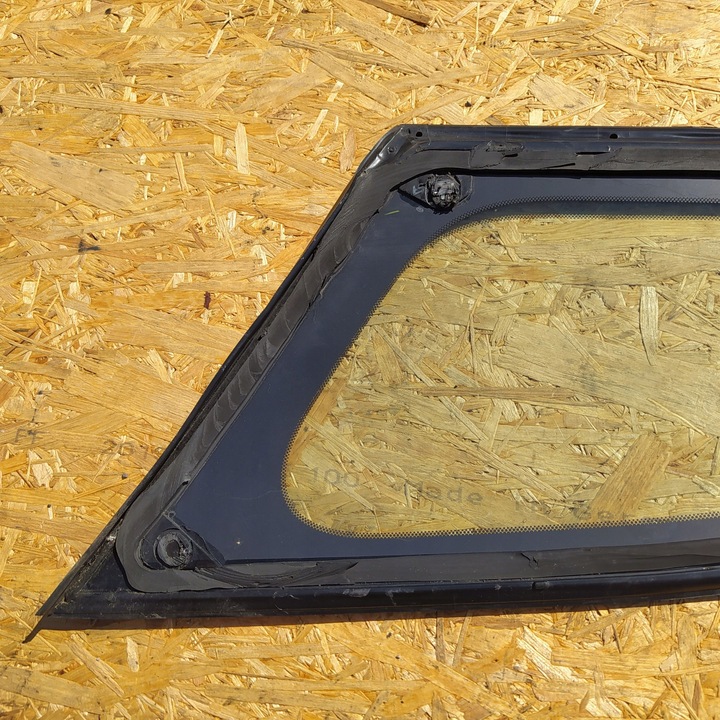 фото №3, Toyota avensis t27 стекло кузовная левый зад задняя хром универсал