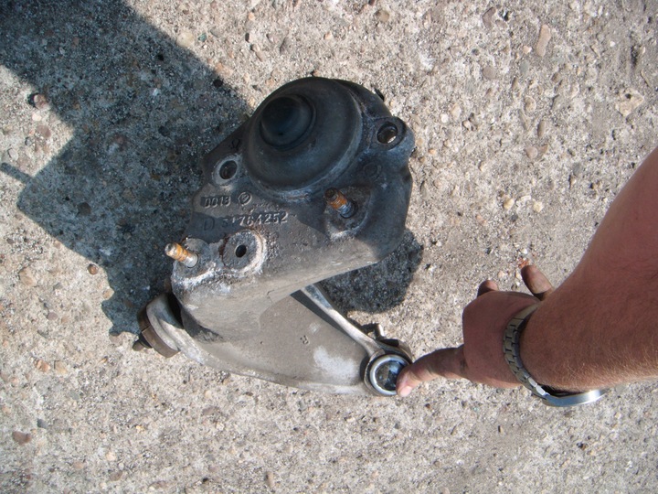 фото №3, Alfa romeo 156 crosswagon 4x4 q4 03-07 рычаг кронштейн правые перед