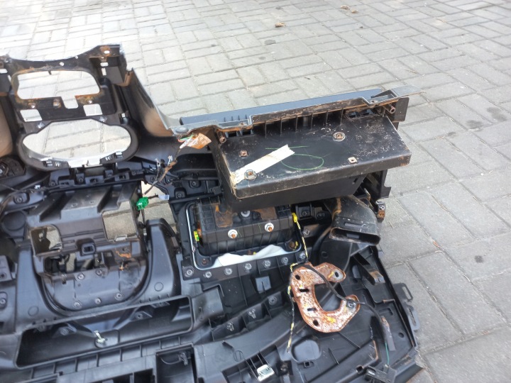 фото №10, Ford fiesta mk7 торпедо раздаточная оригинальная ремни подушки ae8354043c96