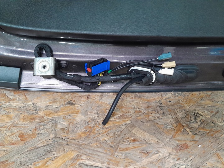 фото №8, Maserati levante крышка зад багажника комплектная