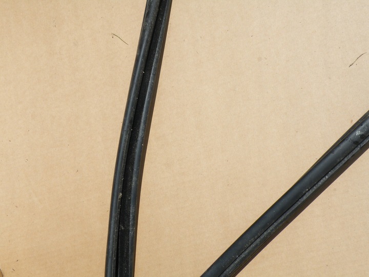 фото №7, Dacia duster 1 i прокладка дверь задних правая i левая планка накладка