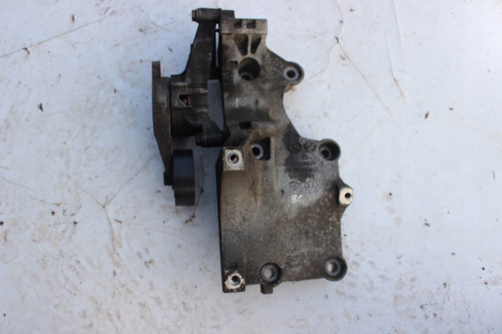 фото №1, Passat b6 2007r 2.0 tdi-łapa кронштейн генератора 038903143af