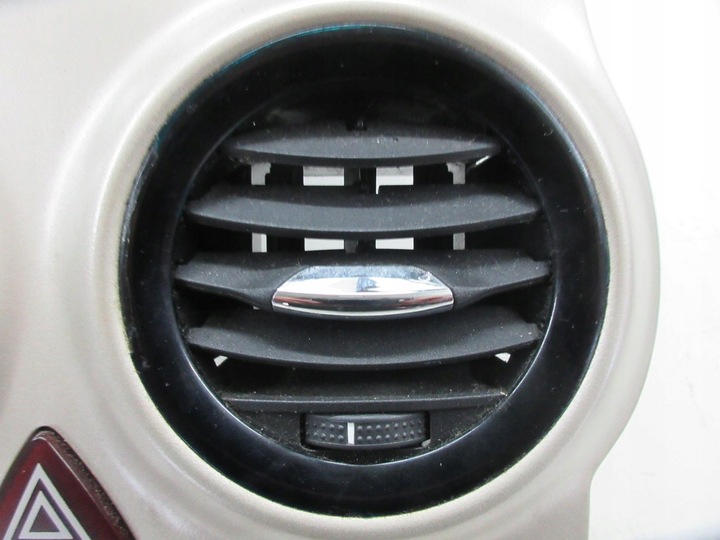 фото №4, Opel corsa d 1.2 3d решётка воздуховод рамка радио панель