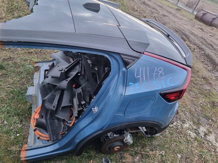 фото №1, Volvo c40 четверть крыло левый зад задний