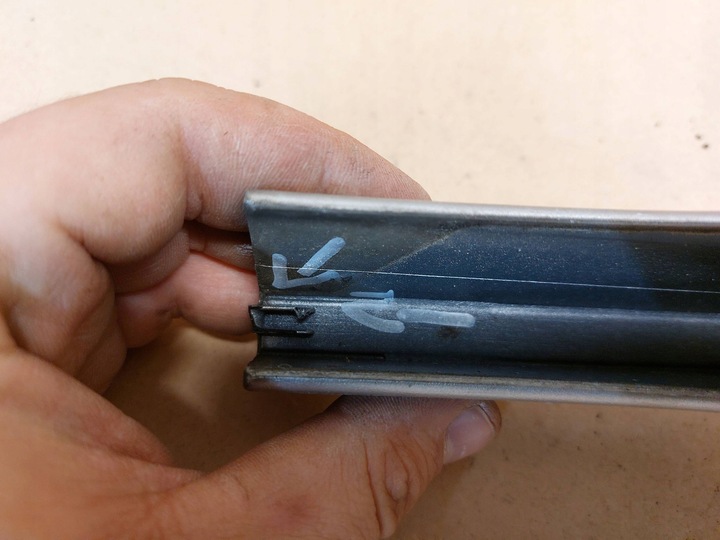 фото №6, Renault clio iii универсал 05-12r заглушка рейлинг левый зад