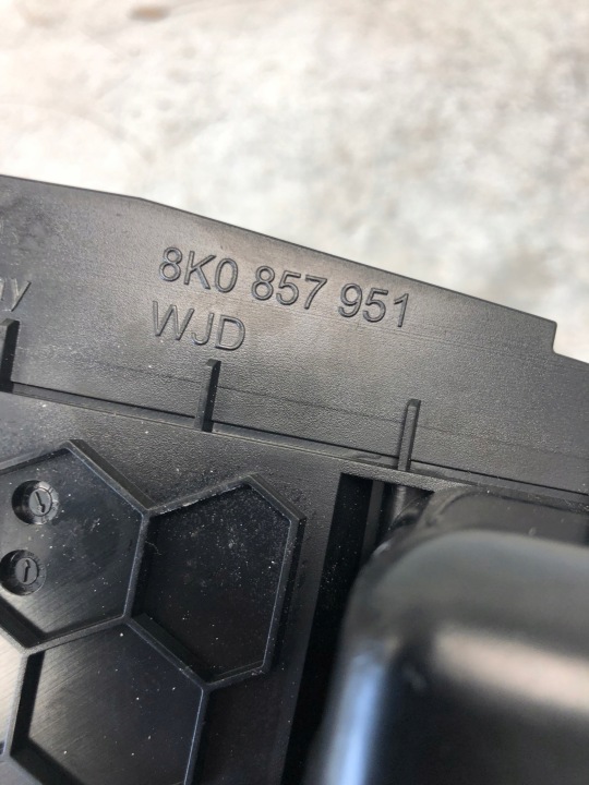 фото №6, Попільничка бардачок audi a4 b8 8k0857951