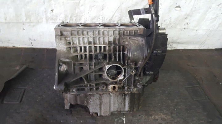фото №7, Блок  двигуна vw golf iv 1,4 16v akq