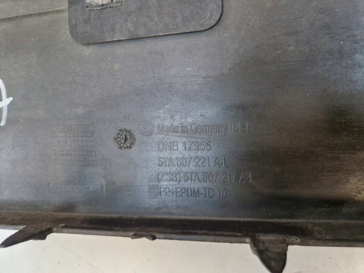 фото №10, Vw touran 5ta бампер передний перед логотип na радар 5ta807221al