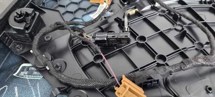 фото №16, Sq5 80a q5 боковина дверь алькантара bangolufsen qq2 левый зад 80a867305f