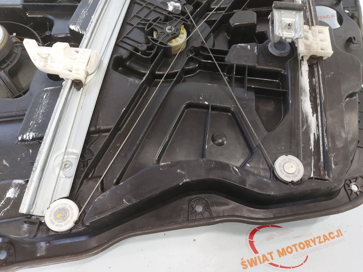 фото №5, Hyundai i40 синий 13r стеклоподъемник правый левые перед 82470-3zxxx