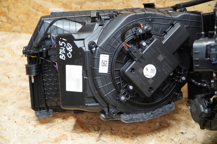 фото №8, Отопитель комплектная 5a379d9 5a5a456 bmw 5 g60 i5 12tyśkm 23-