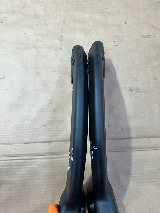 фото №10, Захисні накладки петлі кришки зад, ліва, права, заглушка mercedes e w213 sm, sedan