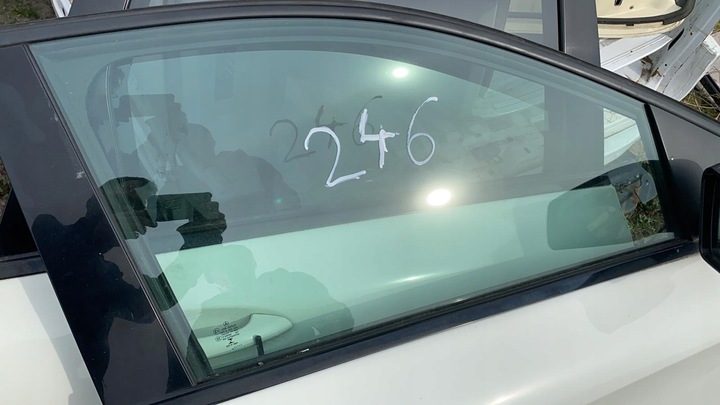 фото №1, Mercedes b w246 скло двері бокових правих перед