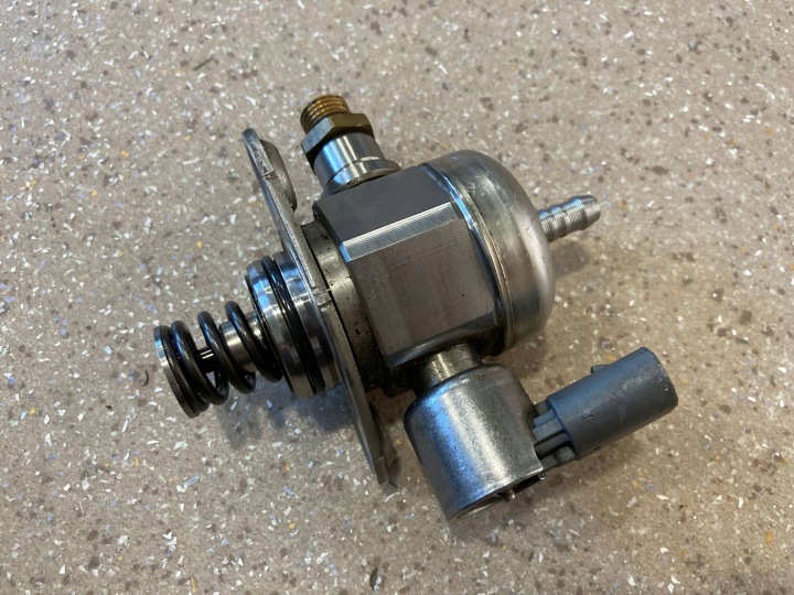 фото №13, Насос топливная рейка volkswagen jetta vi 06a127026a